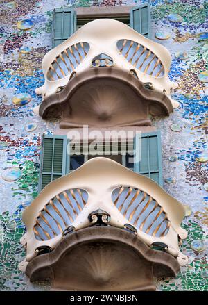 Casa Batlló ein Gebäude im Zentrum von Barcelona, Spanien. Es wurde von Antoni Gaudí entworfen, Stockfoto