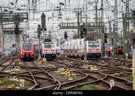 Gleisanlage vor dem Kölner Hauptbahnhof, Regionalzüge, Fernzüge, Köln, NRW, Deutschland, Köln HBF *** Gleissystem vor dem Kölner Hauptbahnhof, Regionalzüge, Fernzüge, Köln, NRW, Deutschland, Köln Hauptbahnhof Stockfoto