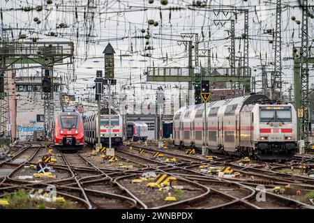 Gleisanlage vor dem Kölner Hauptbahnhof, Regionalzüge, Fernzüge, Köln, NRW, Deutschland, Köln HBF *** Gleissystem vor dem Kölner Hauptbahnhof, Regionalzüge, Fernzüge, Köln, NRW, Deutschland, Köln Hauptbahnhof Stockfoto