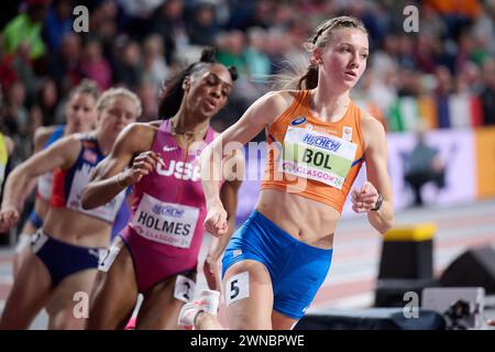 Glasgow, Großbritannien. März 2024. GLASGOW, SCHOTTLAND – 1. MÄRZ: Femke Bol aus den Niederlanden, Alexis Holmes aus den USA, die am 1. März 2024 in Glasgow in der Emirates Arena auf den 400 m der Frauen antrat. (Foto von /Orange Pictures) Credit: Orange Pics BV/Alamy Live News Stockfoto