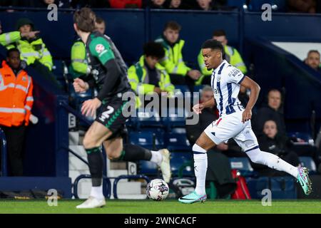 West Bromwich, Großbritannien. März 2024. West Bromwich Albion's Grady Diangana tritt am 1. März 2024 während des EFL Sky Bet Championship-Spiels zwischen West Bromwich Albion und Coventry City in den Hawthorns in West Bromwich, England, an. Foto von Stuart Leggett. Nur redaktionelle Verwendung, Lizenz für kommerzielle Nutzung erforderlich. Keine Verwendung bei Wetten, Spielen oder Publikationen eines einzelnen Clubs/einer Liga/eines Spielers. Quelle: UK Sports Pics Ltd/Alamy Live News Stockfoto