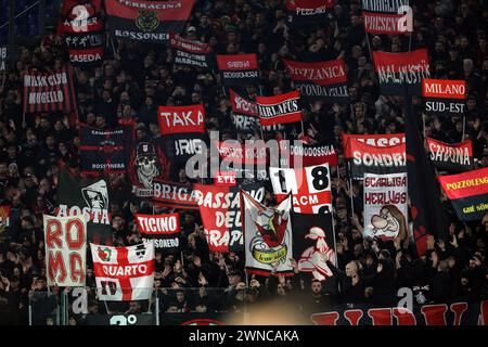 Rom, Italien 01.03.2024: Beim italienischen Fußballspiel der Serie A TIM 2023-2024 SS LAZIO gegen AC MILAN bei Olympic S winken die Fahnen der Mailänder Fans auf dem Tribüne Stockfoto