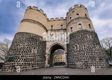 Die Hahnentorburg aus dem 13. Jahrhundert, erhaltener Teil der mittelalterlichen Stadtbefestigung von köln Stockfoto