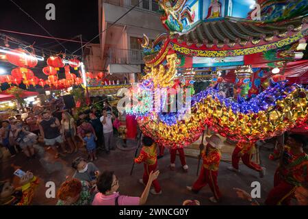 CHIANG Mai, THAILAND - 23. FEBRUAR 2024: Feiern Sie das chinesische Neujahr und das Pung Tao Kong Brithday fest auf dem Warorot Market oder Chinatown in Chiang Stockfoto