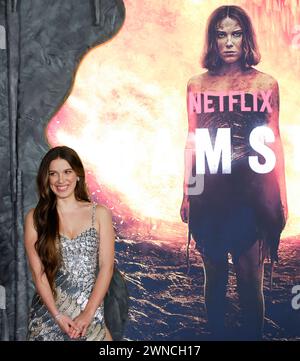 New York, Usa. März 2024. Millie Bobby Brown kommt am Freitag, den 1. März 2024, auf dem roten Teppich bei Netflix's New York Premiere im Paris Theater an. Foto: John Angelillo/UPI Credit: UPI/Alamy Live News Stockfoto