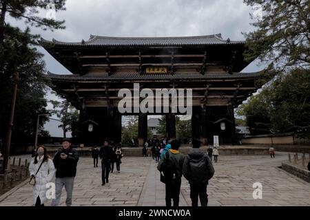 Menschenmassen im Todaiji-Tempel, Nara, Japan Stockfoto