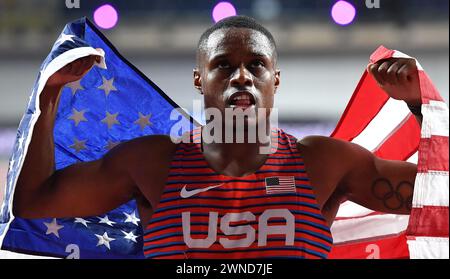 Glasgow, Großbritannien. März 2024. Christian Coleman aus den Vereinigten Staaten feiert den Sieg im 60-m-Finale der Leichtathletik-Hallenweltmeisterschaften 2024 in Glasgow, Großbritannien, 1. März 2024. Quelle: Mark Runnacles/Xinhua/Alamy Live News Stockfoto