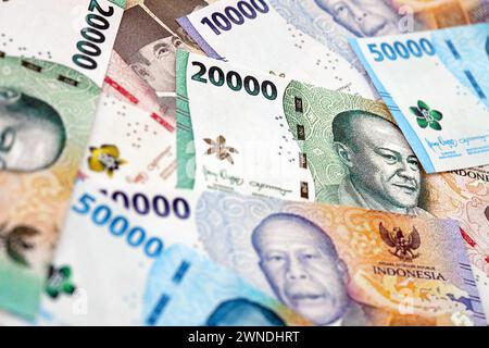 Hintergrundbild vieler indonesischer Rupiah-Geldscheine einer neuen Serie geschlossen Stockfoto