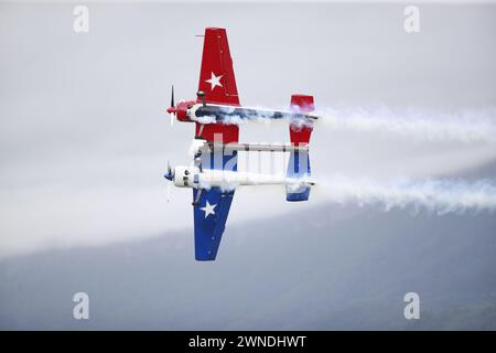 Sydney, Australien. März 2024. Ein Flugzeug tritt während der Airshow Downunder Shellharbour am Shellharbour Airport (ehemals Illawarra Regional Airport) auf, etwa 100 km südlich von Sydney, Australien, am 2. März 2024. Die Veranstaltung, früher bekannt als „Wings over Illawarra“, wurde in „Airshows Downunder Shellharbour“ umbenannt. Die brandneue Airshow findet vom 1. Bis 3. März 2024 statt und findet alle zwei Jahre statt. Quelle: Ma Ping/Xinhua/Alamy Live News Stockfoto