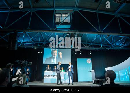 CDU-Grundsatzprogrammkonferenzen Motto Grundsätzlich CDU die Deutschlandtour 2024 Konferenz in Chemnitz, Sachsen Carsten Linnemann, Generalsekretär, im Gespräch mit Armin Schuster, Innenminister Sachsen, im Hintergrund von links Mario Voigt, CDU-Spitzenkandidat zur Landtagswahl Thüringen 2024, Michael Kretschmer, Ministerpräsident Sachsen, Gitta ConnemannCDU-Grundsatzprogrammkonferenzen Motto Grundsätzlich CDU die Deutschlandtour 2024 Konferenz in Chemnitz, Sachsen, Sachsen, Sachsen, Sachsen, Chemnitz, Sachsen Generalsekretär, im Gespräch mit Armin Schuster, Innenminister Sachsen, im Hintergrund von links Mario, Chemnit Stockfoto