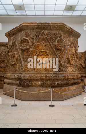 Fassade des Palastes von Mshatta, vom Umayyaden-Palast von Qasr Al-Mshatta Jordanien. Pergamon Museum, Museumsinsel. Berlin, Deutschland, Europa, Westeuropa. Stockfoto