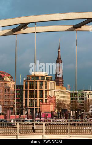 Blick auf die St. Katharinenkirche in Hamburg. Stockfoto