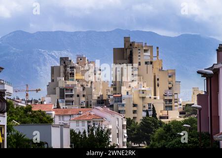 Brutalistische Wohnblöcke von Dinko Kovačić, Architekt, 1982, Odeska Ulica, Split 3, Split, Kroatien Stockfoto