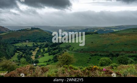 Blick auf den Horseshoe Pass (Bwlch yr Oernant) mit Blick auf Llangollen in Nordwales, Großbritannien Stockfoto