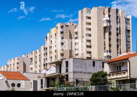 Brutalistische Apartmentblöcke von Dinko Kovačić, Architekt, Ulica Šime Ljubića, Split 3, Split, Kroatien Stockfoto