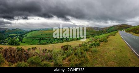 Blick auf den Horseshoe Pass (Bwlch yr Oernant) mit Blick auf Llangollen in Nordwales, Großbritannien Stockfoto