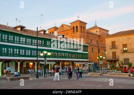 Der Hauptplatz in der Abenddämmerung. Almagro, Provinz Ciudad Real, Castilla La Mancha, Spanien. Stockfoto