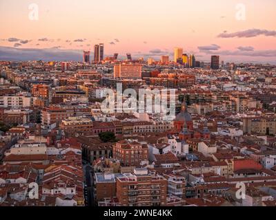 Vista de Azca, Plaza de Castilla y rascacielos de Chamartín desde el mirador del Edificio España. Madrid. España Stockfoto