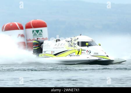 Nord-Sumatra, Indonesien. März 2024. Peter Morin vom China CTIC Team tritt am 2. März 2024 beim Formel 1 Powerboat Grand Prix von Indonesien (F1H2O) 2024 am Toba Lake in Balige, Nord-Sumatra, Indonesien, an. Quelle: Ferdy Siregar/Xinhua/Alamy Live News Stockfoto