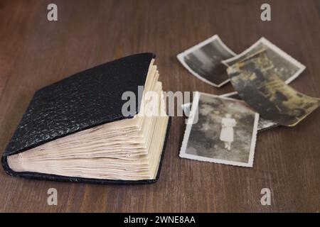 Vintage-Album mit Nachkriegsfotos, 1940er Jahre Stockfoto