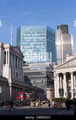 Die Royal Exchange und die Skyline der Stadt, London, Großbritannien. Stockfoto