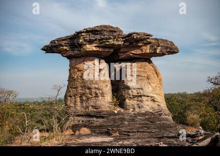 Sao Chaliang Yai Giant Rock Säule im Dorf Pho Sai in der Provinz Ubon Ratchathani in Thailand. Thailand, Khong Chiam, 29. November 2023 Stockfoto