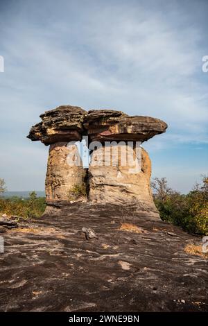 Sao Chaliang Yai Giant Rock Säule im Dorf Pho Sai in der Provinz Ubon Ratchathani in Thailand. Thailand, Khong Chiam, 29. November 2023 Stockfoto