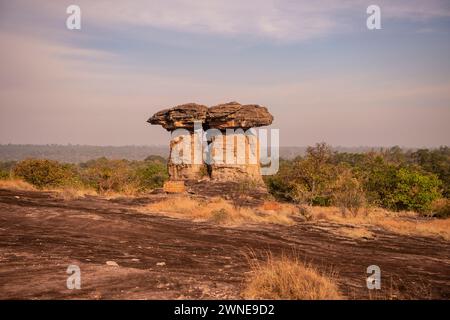 Sao Chaliang Yai Giant Rock Säule im Dorf Pho Sai in der Provinz Ubon Ratchathani in Thailand. Thailand, Khong Chiam, 29. November 2023 Stockfoto