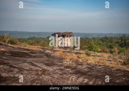 Sao Chaliang Yai Giant Rock Säule im Dorf Pho Sai in der Provinz Ubon Ratchathani in Thailand. Thailand, Khong Chiam, 29. November 2023 Stockfoto