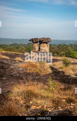 Sao Chaliang Yai Giant Rock Säule im Dorf Pho Sai in der Provinz Ubon Ratchathani in Thailand. Thailand, Khong Chiam, 29. November 2023 Stockfoto