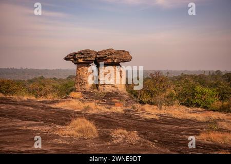 Sao Chaliang Yai Giant Rock Säule im Dorf Pho Sai in der Provinz Ubon Ratchathani in Thailand. Thailand, Khong Chiam, 29. November 2023 Stockfoto