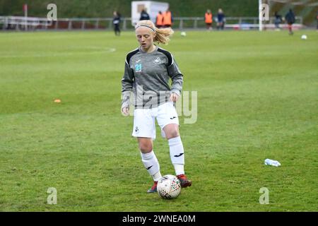 Llanelli, Wales. 5. April 2019. Sophie Hancocks von den Swansea City Ladies während des Vorspiels vor dem Finale des walisischen Premier Women's League Cup zwischen Cardiff und den Swansea City Ladies am 5. April 2019 im Stebonheath Park in Llanelli, Wales, Großbritannien. Quelle: Duncan Thomas/Majestic Media. Stockfoto