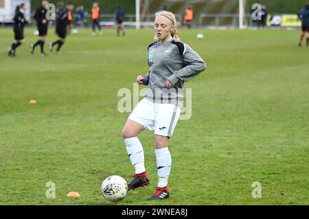 Llanelli, Wales. 5. April 2019. Sophie Hancocks von den Swansea City Ladies während des Vorspiels vor dem Finale des walisischen Premier Women's League Cup zwischen Cardiff und den Swansea City Ladies am 5. April 2019 im Stebonheath Park in Llanelli, Wales, Großbritannien. Quelle: Duncan Thomas/Majestic Media. Stockfoto