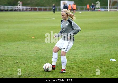 Llanelli, Wales. 5. April 2019. Sophie Hancocks von den Swansea City Ladies während des Vorspiels vor dem Finale des walisischen Premier Women's League Cup zwischen Cardiff und den Swansea City Ladies am 5. April 2019 im Stebonheath Park in Llanelli, Wales, Großbritannien. Quelle: Duncan Thomas/Majestic Media. Stockfoto