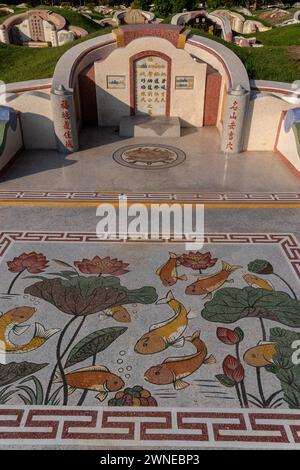 Grabsteine auf dem chinesischen Friedhof in Chiang Mai, Thailand Stockfoto