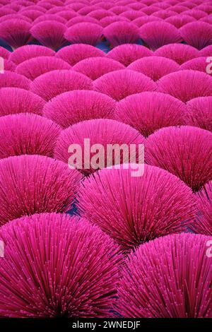 Januar 2024, Räucherstäbchen in Quang Phu Cau. Stockfoto