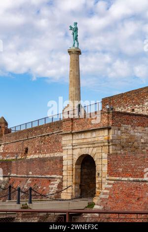 Belgrad, Serbien - 8. Februar 2024: Pobednik ist ein Denkmal in der Belgrader Festung, das zum Gedenken an Serbiens Sieg über die Osmanen und die Austro-Hung errichtet wurde Stockfoto