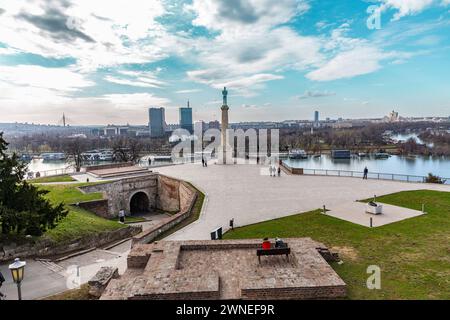 Belgrad, Serbien - 8. Februar 2024: Pobednik ist ein Denkmal in der Belgrader Festung, das zum Gedenken an Serbiens Sieg über die Osmanen und die Austro-Hung errichtet wurde Stockfoto