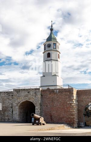 Belgrad, Serbien - 8. Februar 2024: Die Festung Belgrad besteht aus der alten Zitadelle und dem Kalemegdan-Park am Zusammenfluss von Save und Donau. Stockfoto