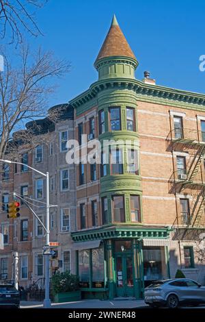 Architektur im Park Slope Viertel an der Ecke 12th Street und 8th Avenue in Brooklyn, New York. Stockfoto