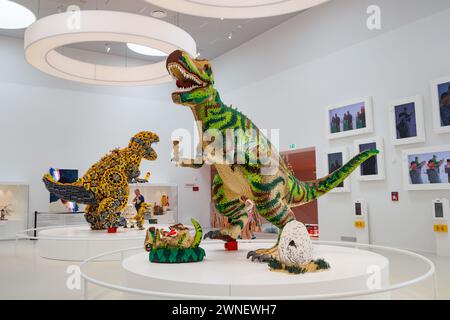 Billund, Dänemark - 17. Juni 2023: Dinosaurier in Legohouse. Stockfoto