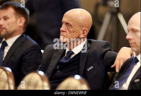 Ehemaliger italienischer Fußballschiedsrichter Pierluigi Collina (Mitte) während einer Pressekonferenz im Cameron House, Loch Lomond. Bilddatum: Samstag, 2. März 2024. Stockfoto