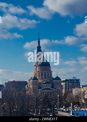 Ukraine, Charkiw - 9. Februar 2022. Kathedrale der Verkündigung der Heiligen Jungfrau Maria in Charkiw Stockfoto