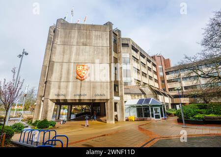 Woking Borough Civic Offices, Gloucester Square, Woking. Es wurde eine Bekanntmachung nach Abschnitt 114 veröffentlicht, in der der Rat seinen Haushalt nicht finanzieren kann. Stockfoto