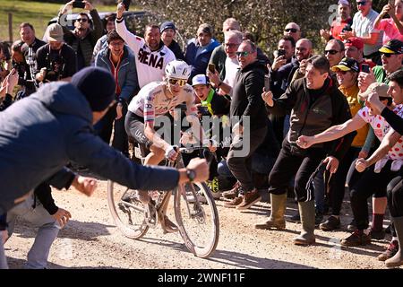 POGACAR Tadej Herren-Elite-Rennen der Strade Bianche (Weiße Straßen) 1 Tag Radrennen (215 km) von und nach Siena - Toskana,- Samstag, 2. MÄRZ 2024. Sport - Radsport . (Foto: Fabio Ferrari/Lapresse) Credit: LaPresse/Alamy Live News Stockfoto