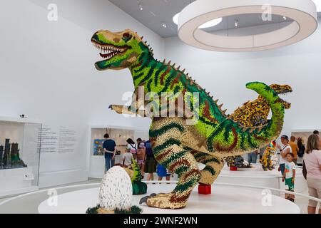 Billund, Dänemark - 17. Juni 2023: Dinosaurier in Legohouse. Stockfoto