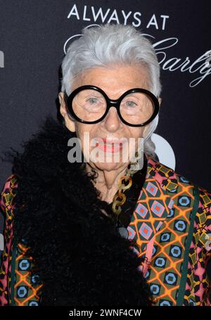 New York City, Usa. Mai 2018. Iris Apfel besuchte die New Yorker Premiere von „Always at the Carlyle“ am 8. Mai 2018 im Paris Theatre in New York City, NY, USA. Foto: Dennis Van Tine/ABACAPRESS.COM Credit: Abaca Press/Alamy Live News Stockfoto