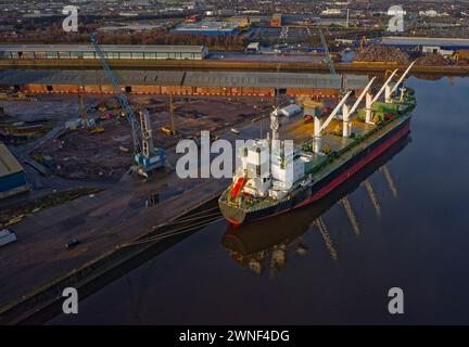 Massengutschiff auf dem Fluss Clyde in Glasgow Stockfoto