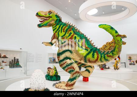 Billund, Dänemark - 17. Juni 2023: Dinosaurier in Legohouse. Stockfoto