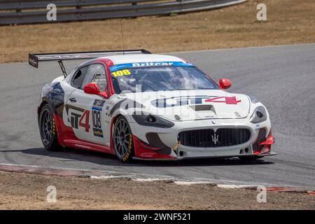 GT All-Comers Challenge mit Vance Kearney in seinem Maserati GT4 2011 während des Historic 200 Meetings 2022 in Snetterton, Norfolk, Großbritannien. Stockfoto